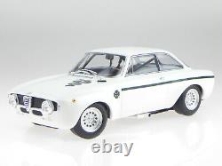 Alfa Romeo GTA 1300 Junior 1971 w diecast modelcar 155120021 Minichamps 118