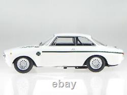 Alfa Romeo GTA 1300 Junior 1971 w diecast modelcar 155120021 Minichamps 118