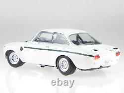 Alfa Romeo GTA 1300 Junior 1971 w diecast modelcar 155120021 Minichamps 118