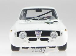 Alfa Romeo GTA 1300 Junior 1971 w diecast modelcar 155120021 Minichamps 118