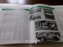Alfa Romeo remporte une rare brochure de 1984 pour ses conducteurs Alfa Romeo équivalente au neuf