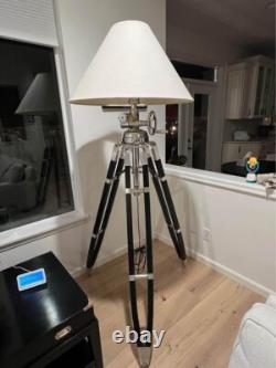 Lampe de sol vintage Royal Marine avec trépied noir et grand abat-jour en chrome