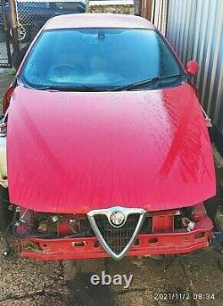 Utilisé Alfa Romeo 156 Gta 2003 Bonnet En Red Partie Véritable Bonnes Conditions